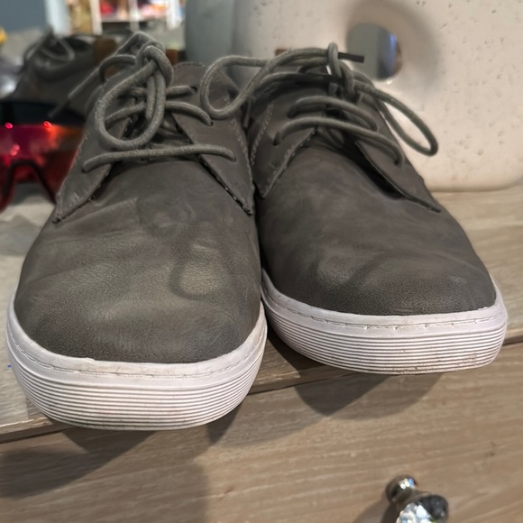 Steve Madden Gray Sneakers Sleek Suede Style - Picture 7 of 9